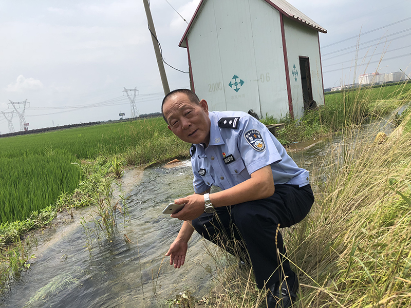 赫士巖向記者講述修電井解決村民用水的事情