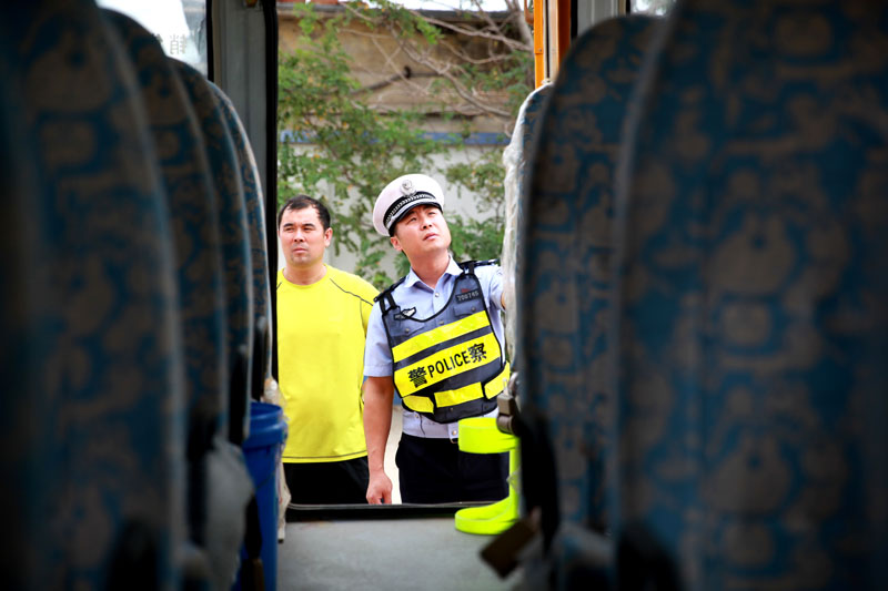 (4)營口交警服務(wù)當(dāng)?shù)亟?jīng)濟(jì)建設(shè),開展交通隱患大排查