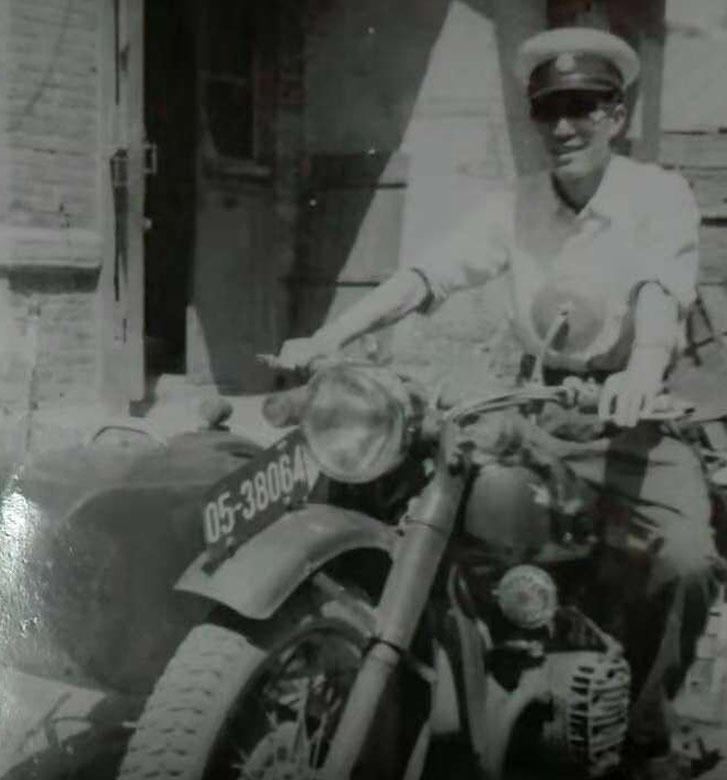 警服對比2        徐懷柱