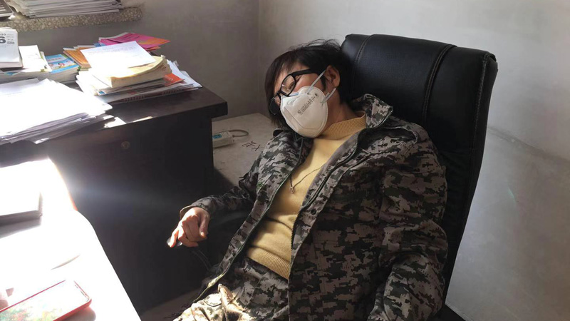 徐淑云完成任務(wù)后在辦公室休息