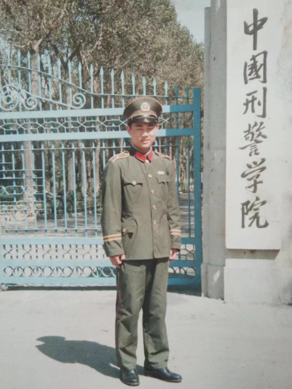 穿上警服,黃國華信心滿滿