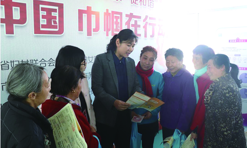 頭題圖，律師在沈陽市蘇家屯姚千街道開展普法宣傳