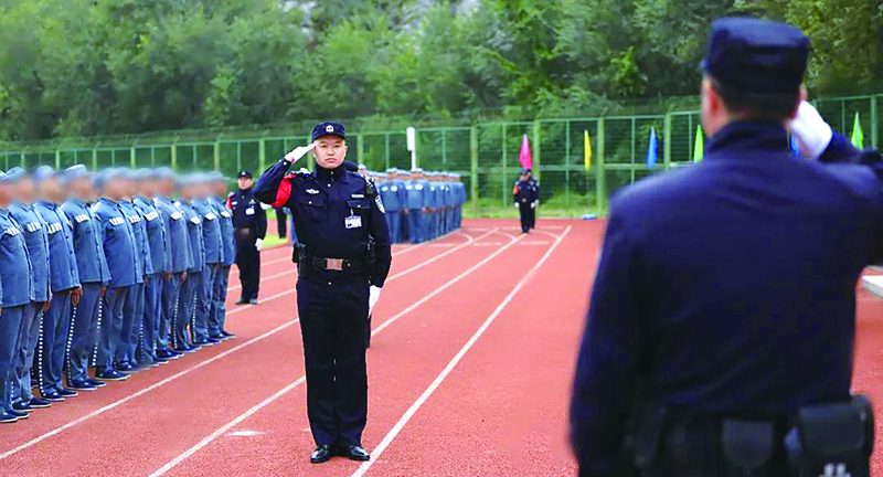 二題圖，競(jìng)賽現(xiàn)場(chǎng)。