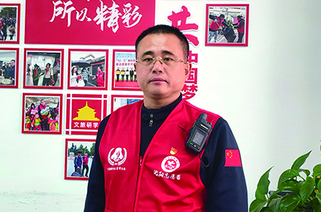 6-2——侯培鋒 沈陽車滴網(wǎng)約車學(xué)雷鋒志愿服務(wù)隊(duì)隊(duì)長