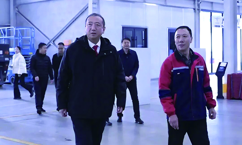 孫浩到某石油裝備(遼寧)有限公司調(diào)研(受訪單位供圖)