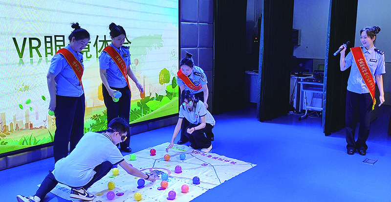 學生們參與 VR 沉浸式禁毒體驗
